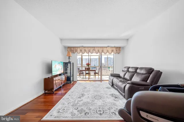 $395,000 | 19360 Magnolia Grove Square, Unit 412, Leesburg, VA 20176