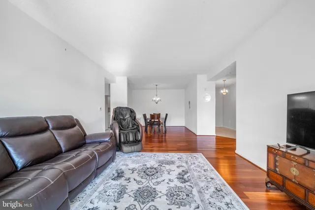 $395,000 | 19360 Magnolia Grove Square, Unit 412, Leesburg, VA 20176