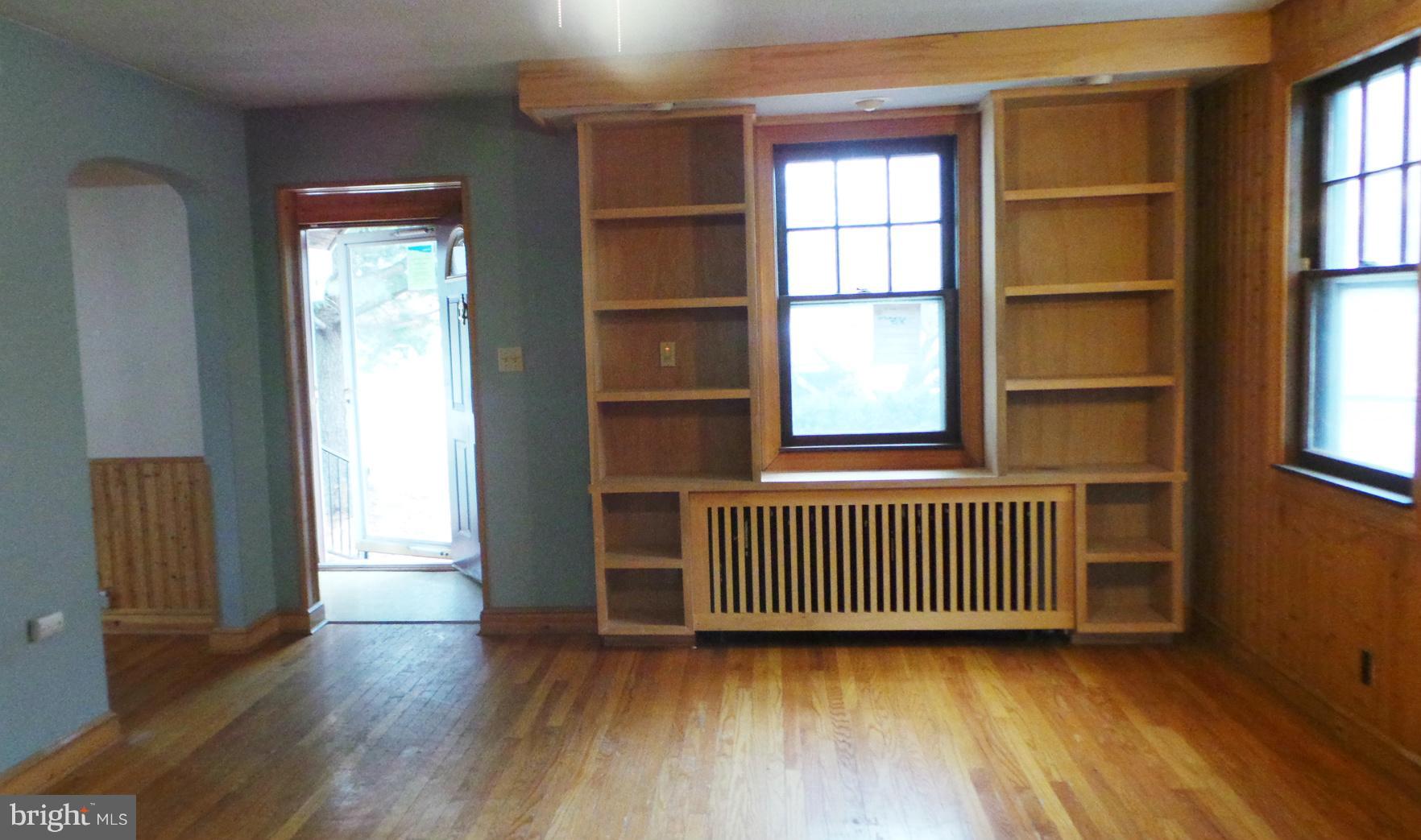 6210 Tramore Road Baltimore, MD 21214 - Photo 3 of 11 Living Room