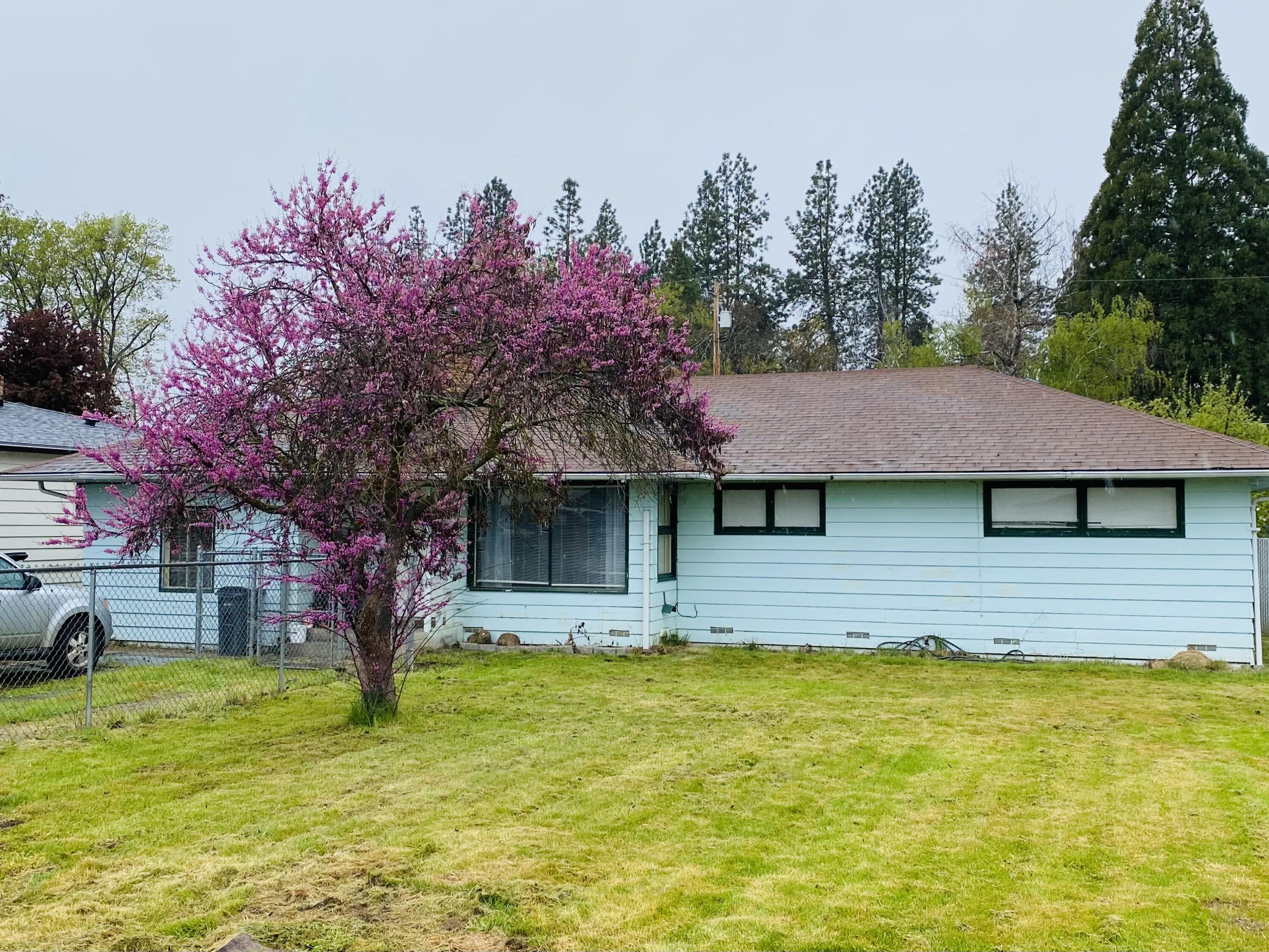 314 Oak Grove Road Medford, OR 97501 - Photo 1 of 12 Front