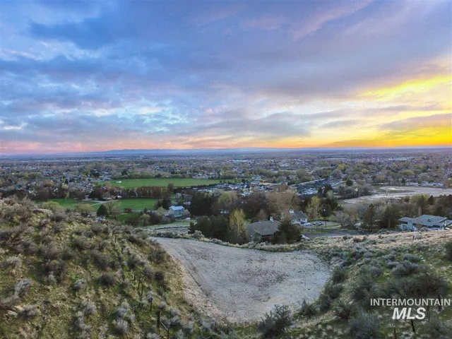 $345,000 | 5912 West Hill Road, Boise, ID 83703