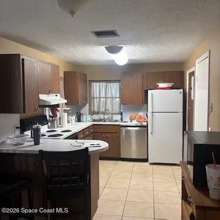 $2,200 | 108 E Avenue, Melbourne, FL 32901