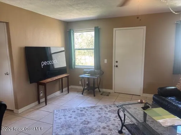 $2,200 | 108 E Avenue, Melbourne, FL 32901