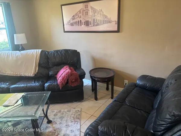 $2,200 | 108 E Avenue, Melbourne, FL 32901