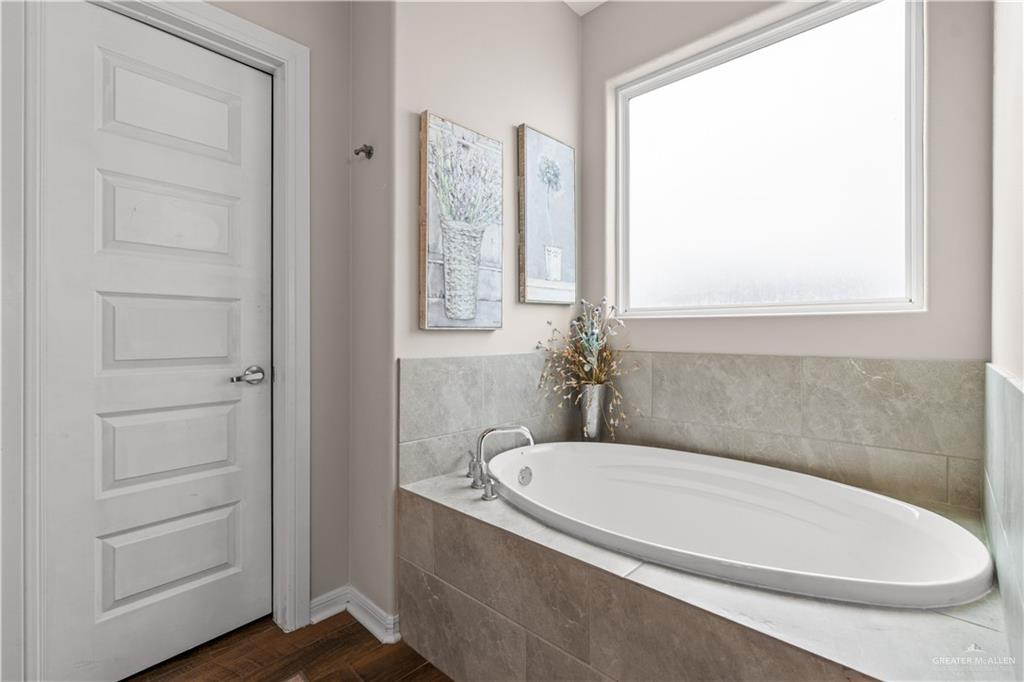 5508 River Road McAllen, TX 78504 - Photo 12 of 21 Nice garden tub