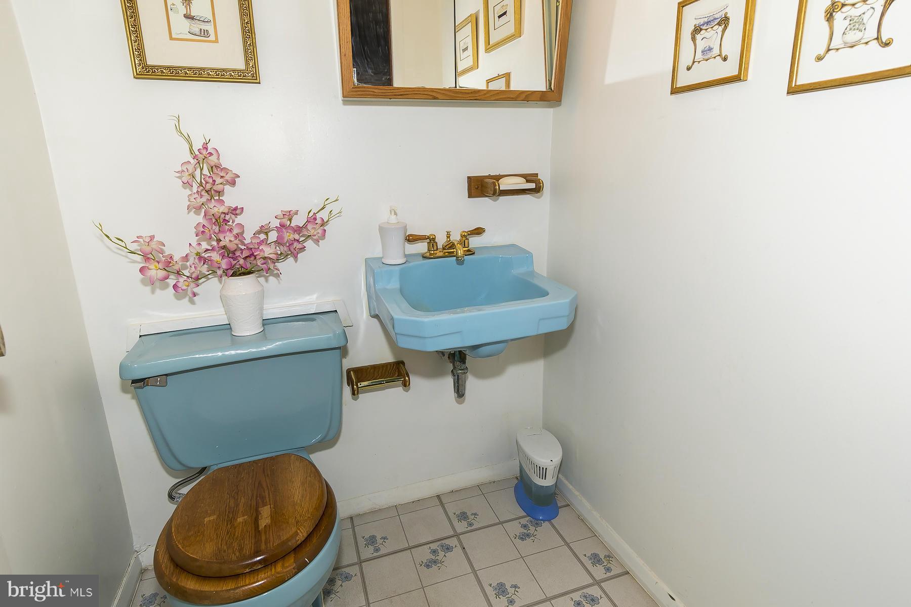 3310 Ripple Road Baltimore, MD 21244 - Photo 10 of 26 HALF BATHROOM