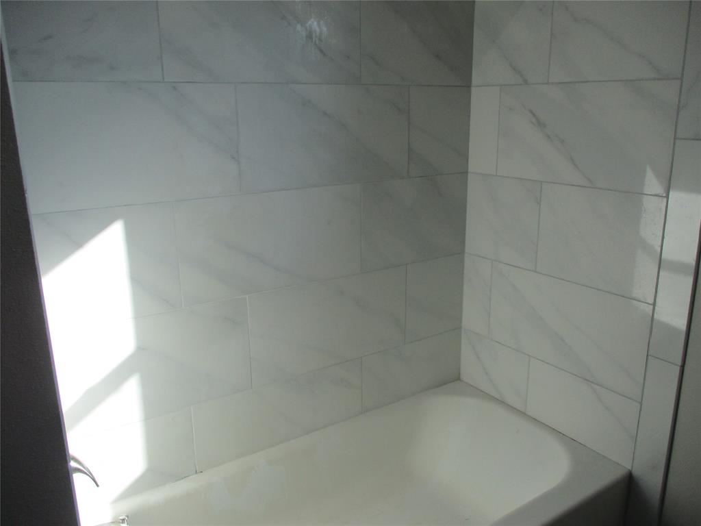 207 Mill Street Emory, TX 75440 - Photo 25 of 34 a close up of a bathtub