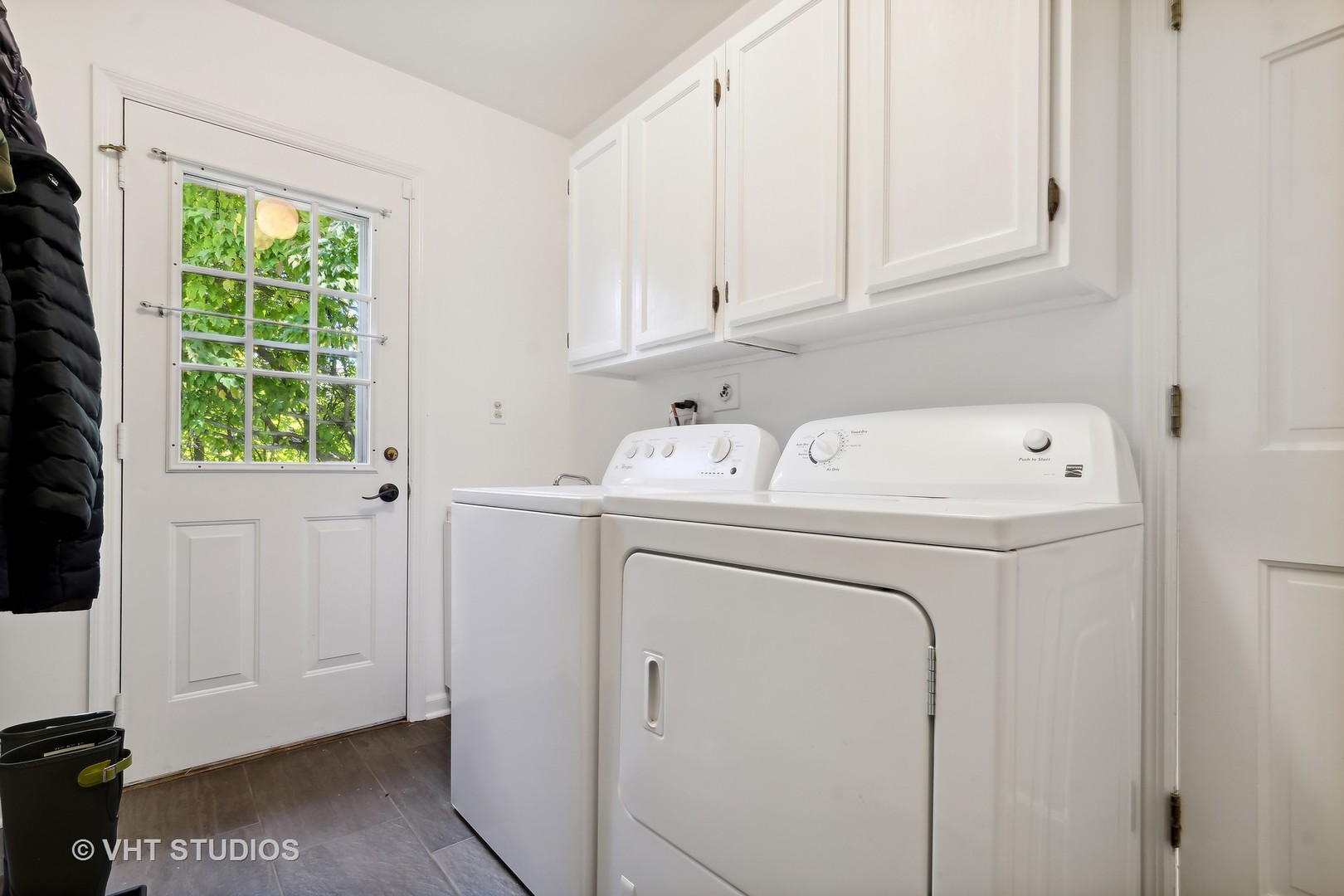 540 Buena Road Lake Forest, IL 60045 - Photo 24 of 37 a utility room with dryer and washer