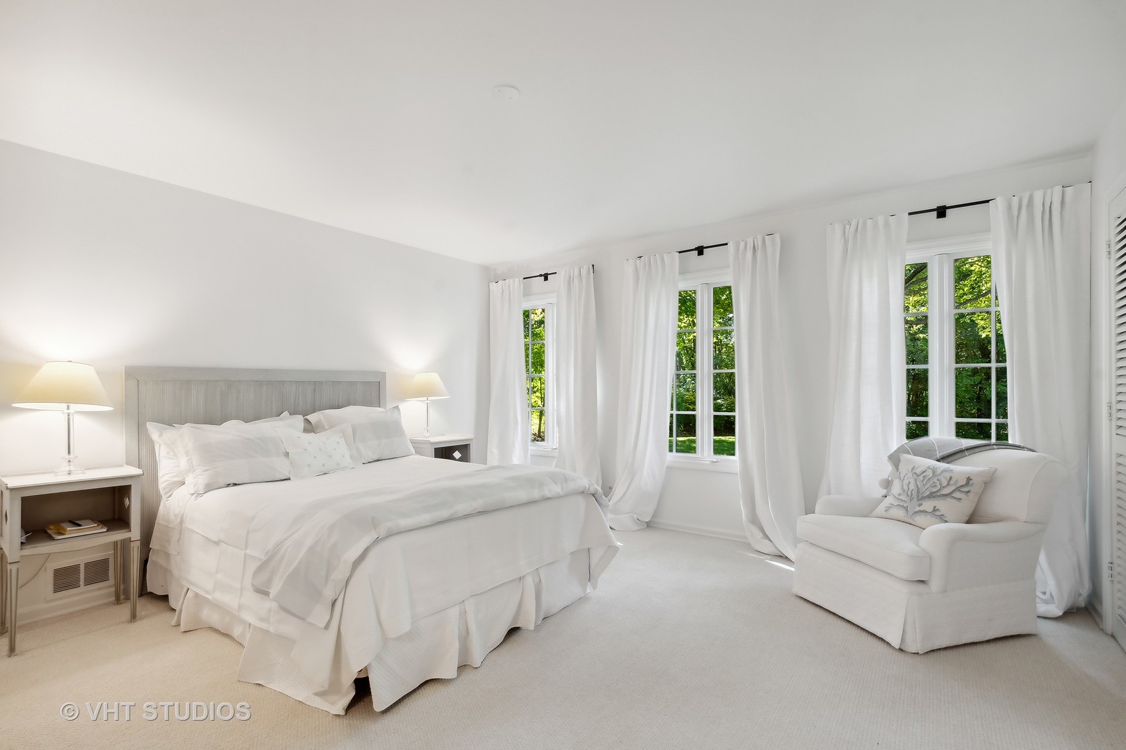 540 Buena Road Lake Forest, IL 60045 - Photo 28 of 37 a spacious bedroom with a bed and a couch with outer view