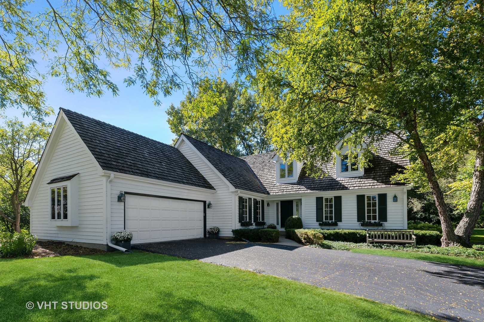 540 Buena Road Lake Forest, IL 60045 - Photo 3 of 37 a front view of a house with a garden