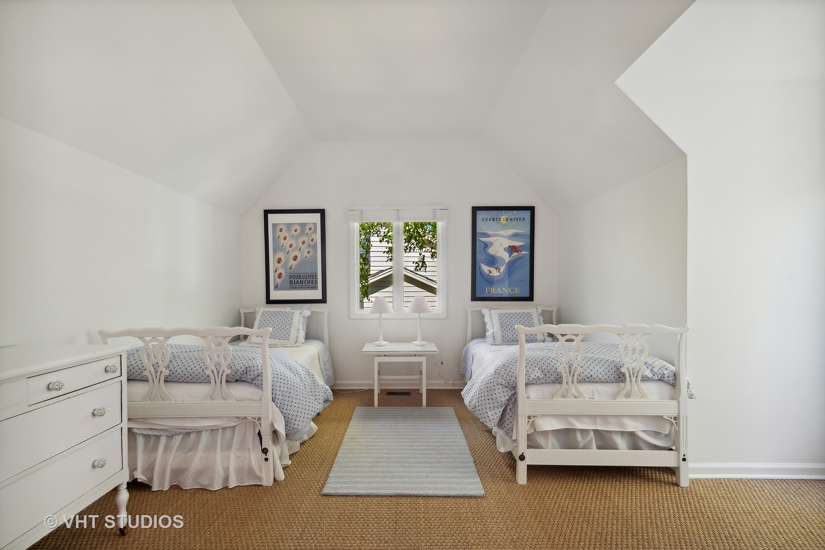 540 Buena Road Lake Forest, IL 60045 - Photo 35 of 37 a bedroom with furniture and a lamp