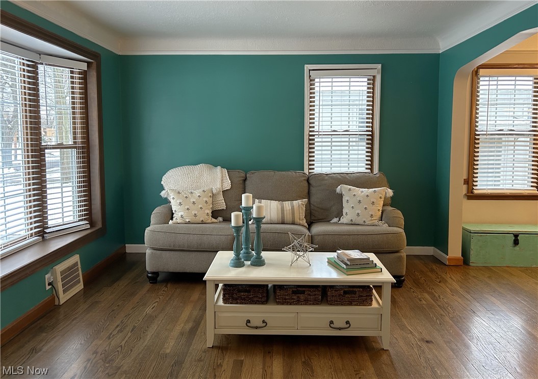 1748 Sunview Road Lyndhurst, OH 44124 - Photo 11 of 41 Living room featuring hardwood flooring and cove ceiling. Bay window for added sunlight.