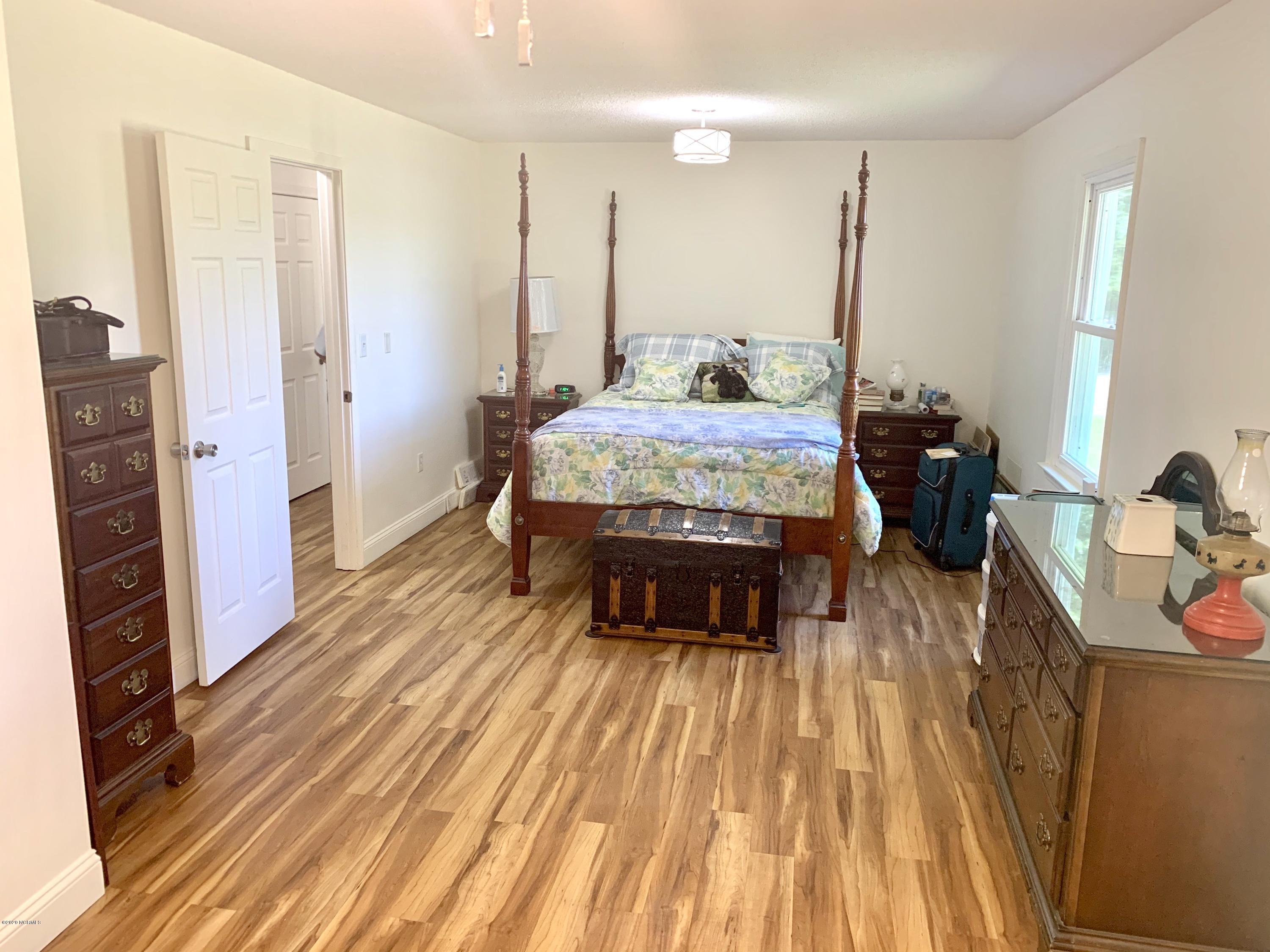 1340 Dan Taylor Road Washington, NC 27889 - Photo 13 of 31 Master bdrm