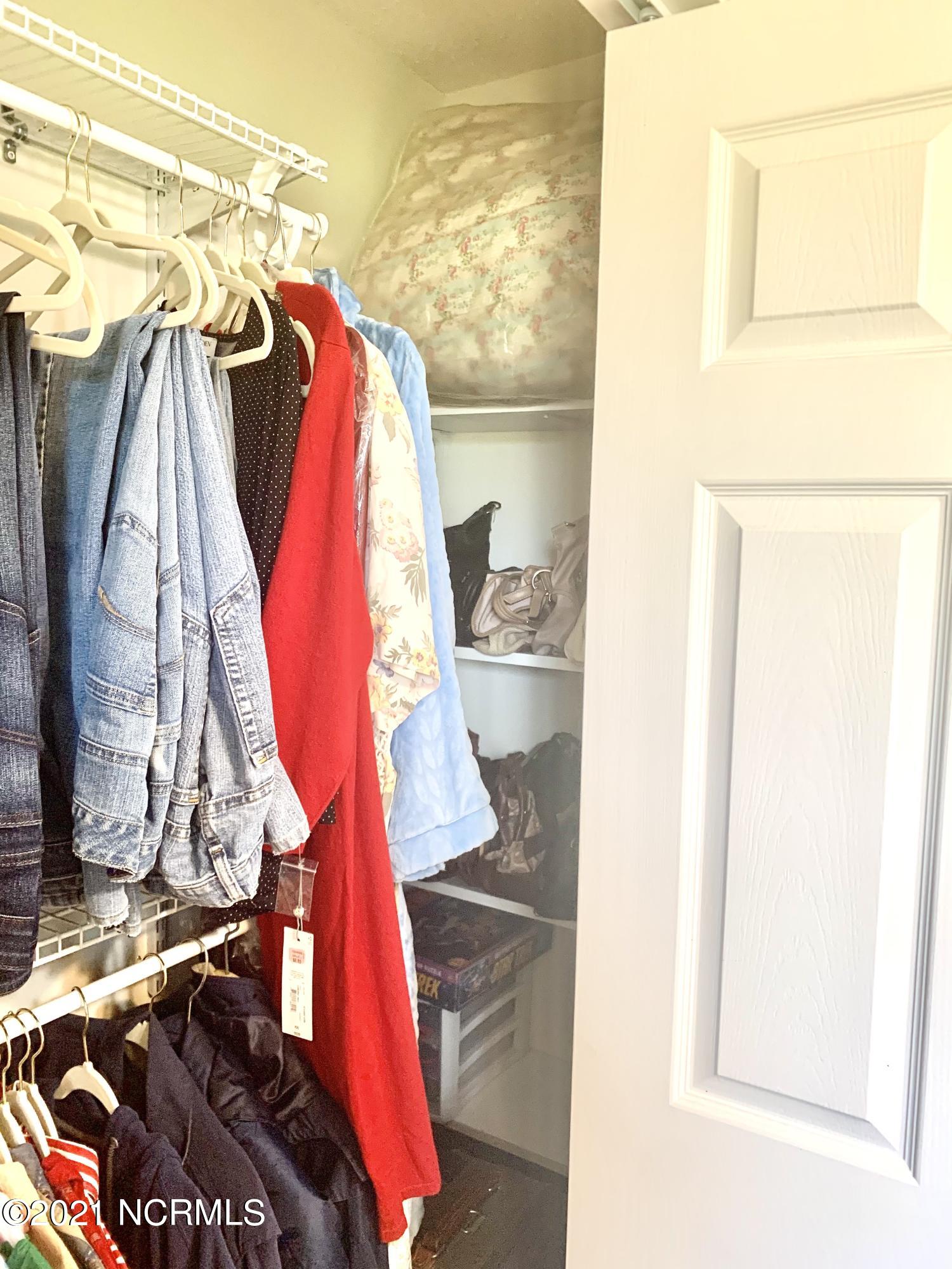 1340 Dan Taylor Road Washington, NC 27889 - Photo 16 of 31 Closet view 2