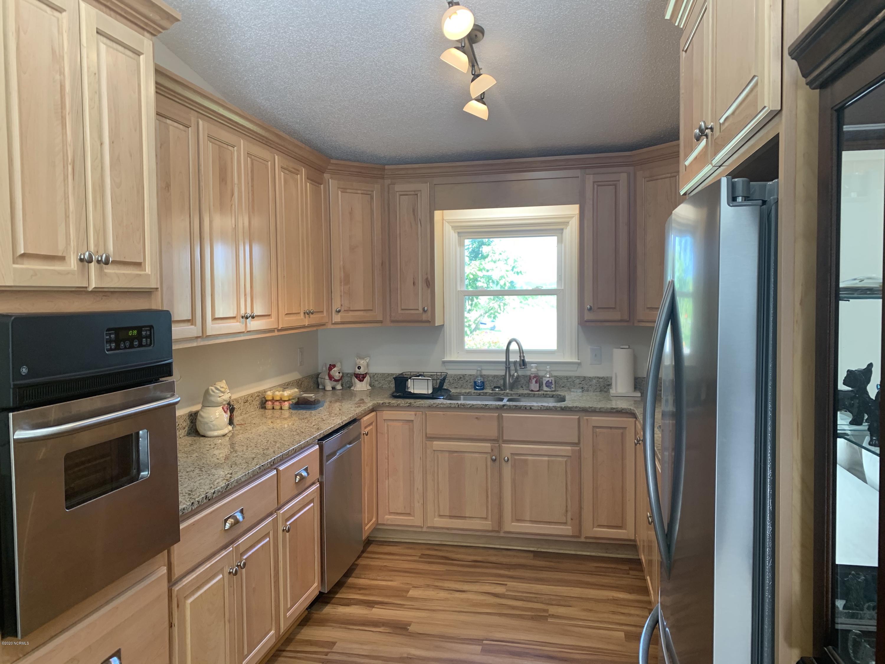 1340 Dan Taylor Road Washington, NC 27889 - Photo 7 of 31 Kitchen