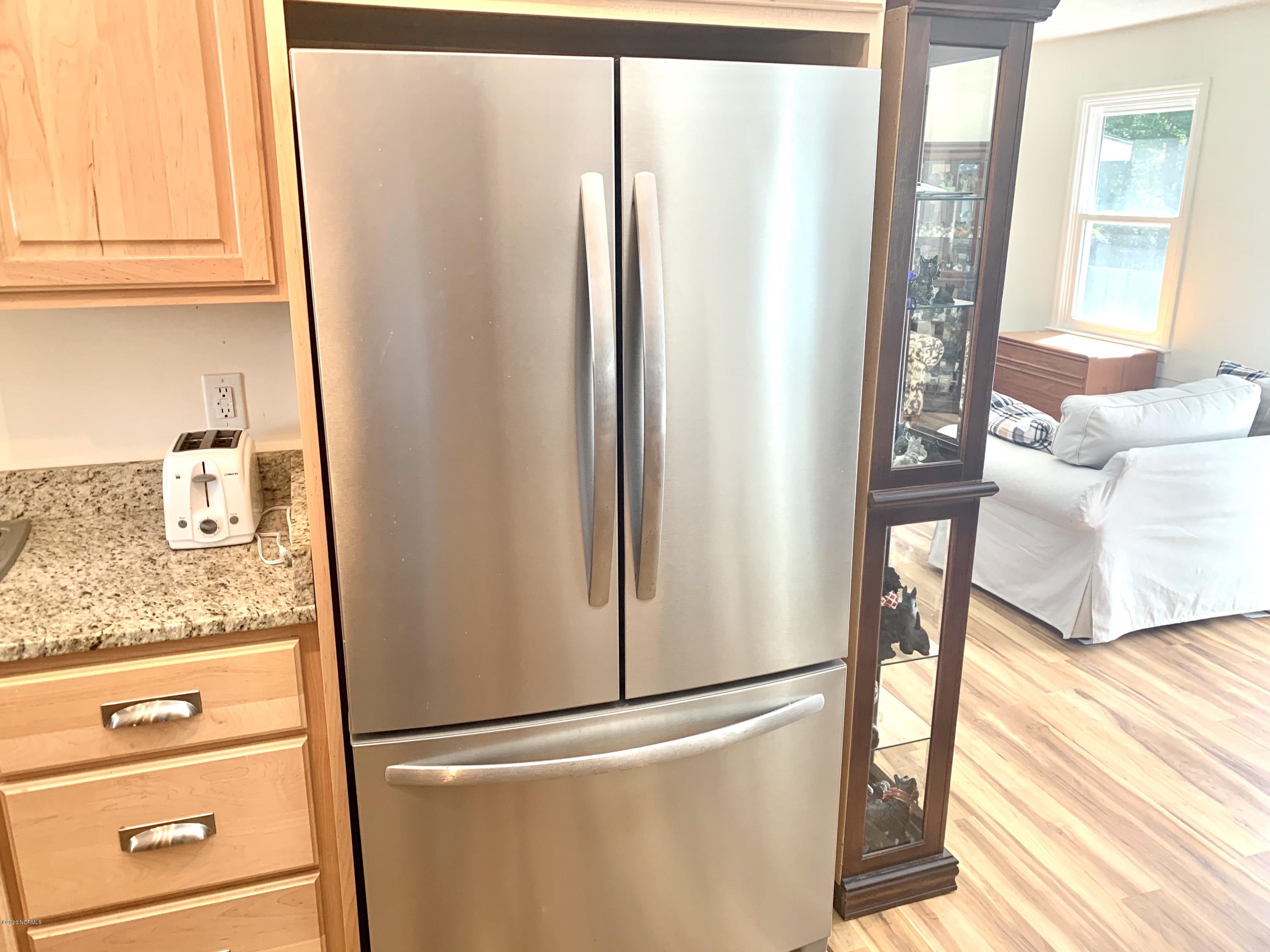 1340 Dan Taylor Road Washington, NC 27889 - Photo 10 of 31 Refrigerator