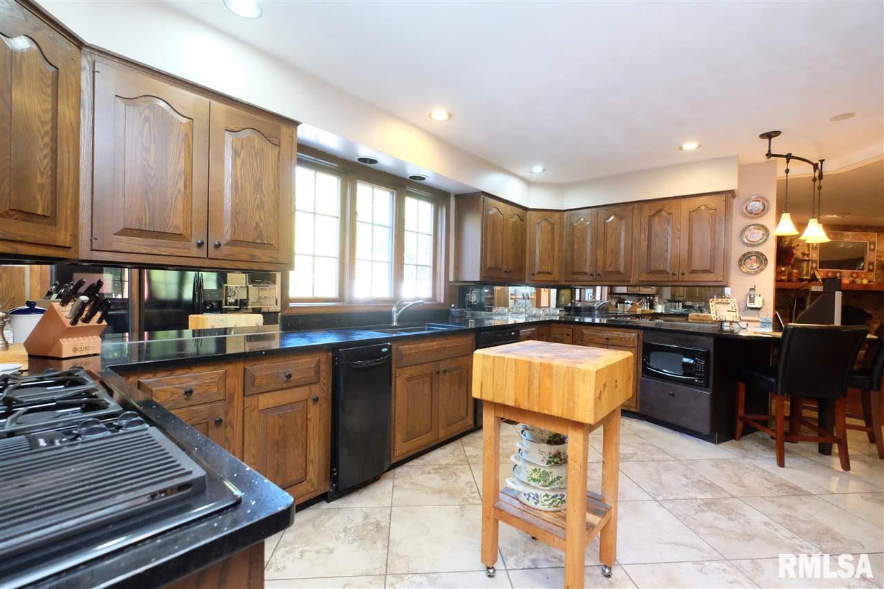 81 Maple Ridge Drive Morton, IL 61550 - Photo 11 of 36 Gallery Image 11