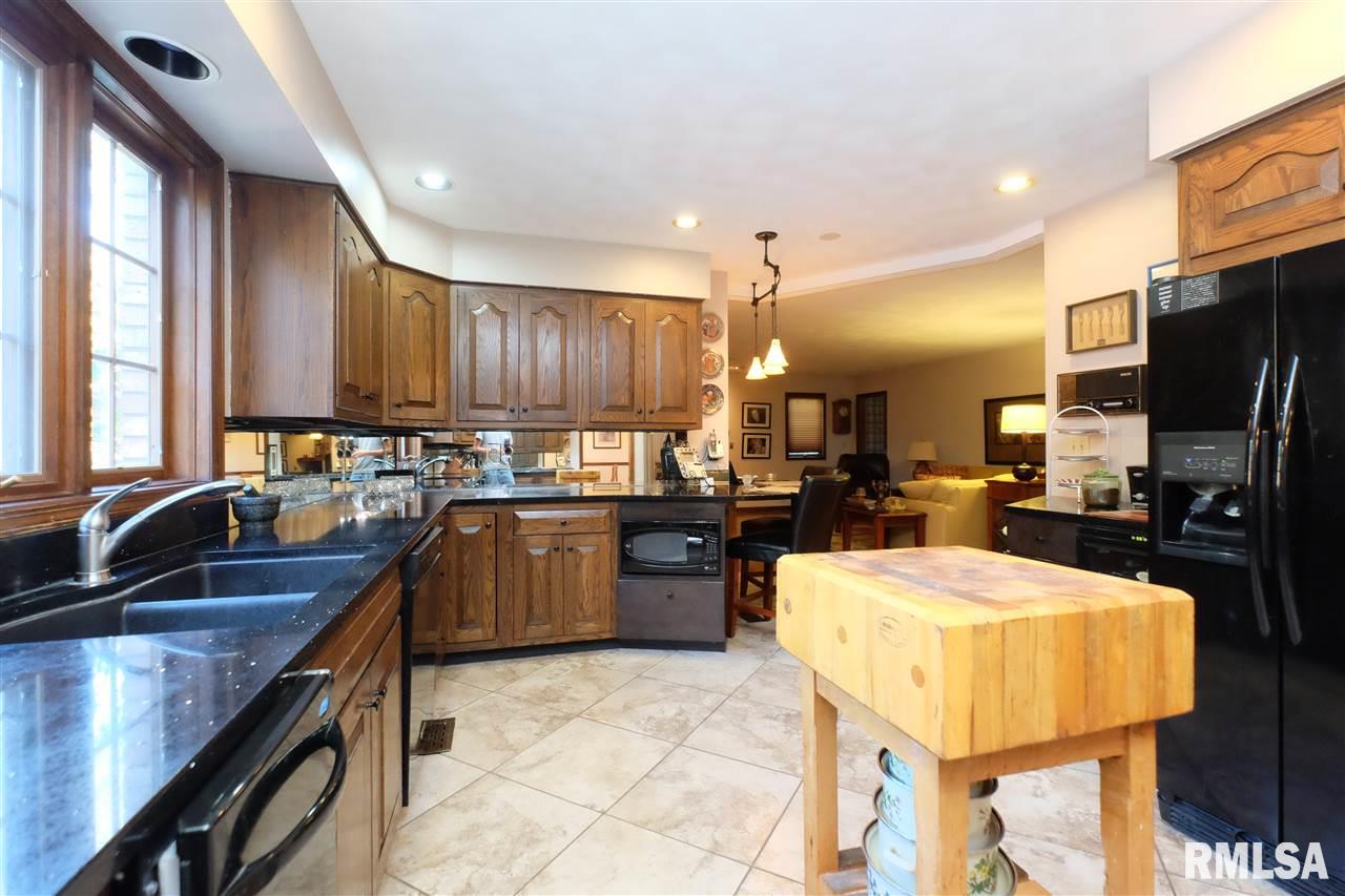 81 Maple Ridge Drive Morton, IL 61550 - Photo 9 of 36 Gallery Image 9