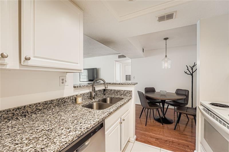 4109 Chastain Park Court Northeast Atlanta, GA 30342 - Photo 2 of 13