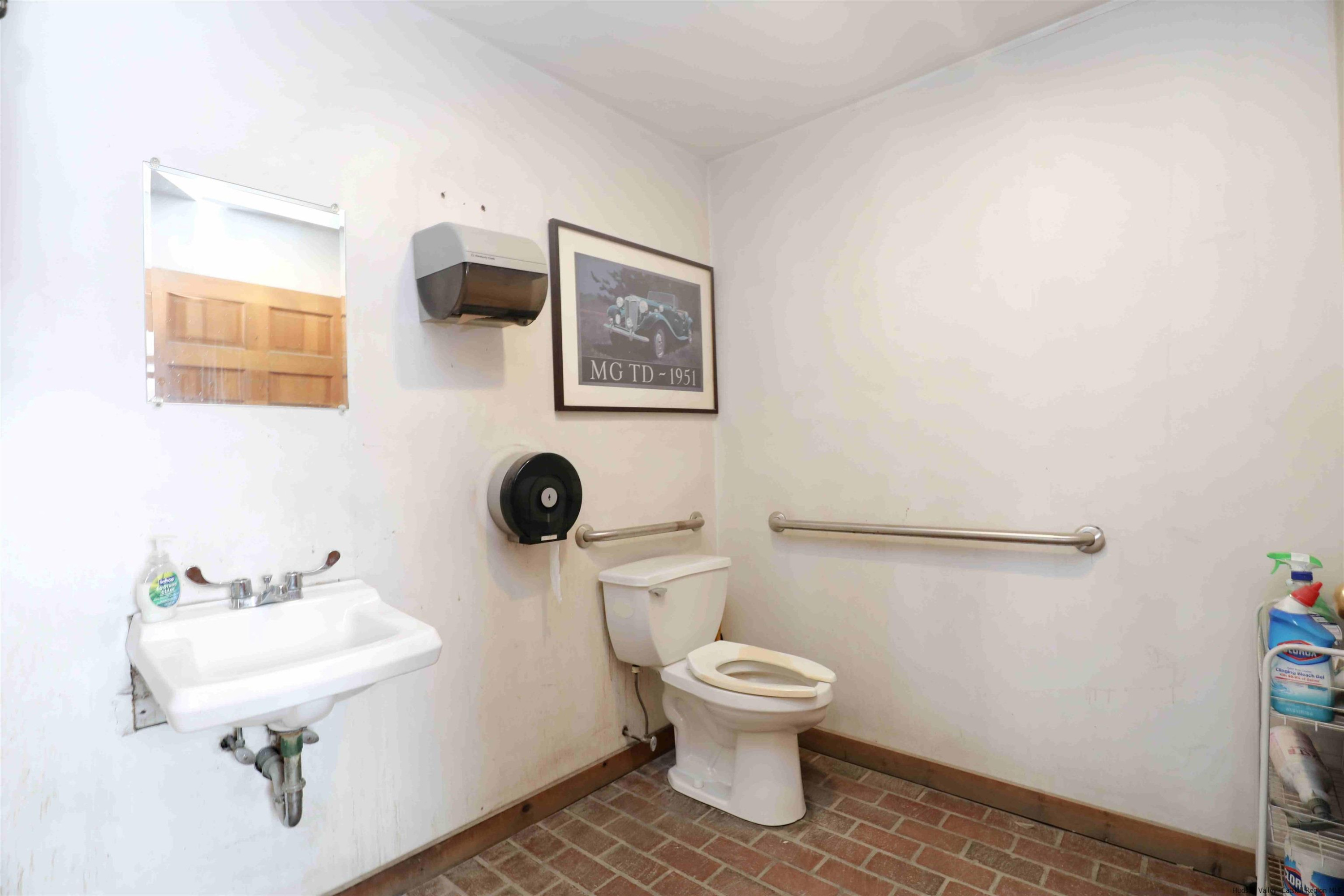 471 Main Street Poughkeepsie, NY 12601 - Photo 18 of 32 Photo 19