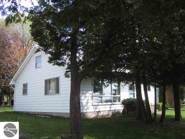 8912 South Sunnyview Road Traverse City, MI 49684 - Photo 3 of 7 1644981-2.JPG