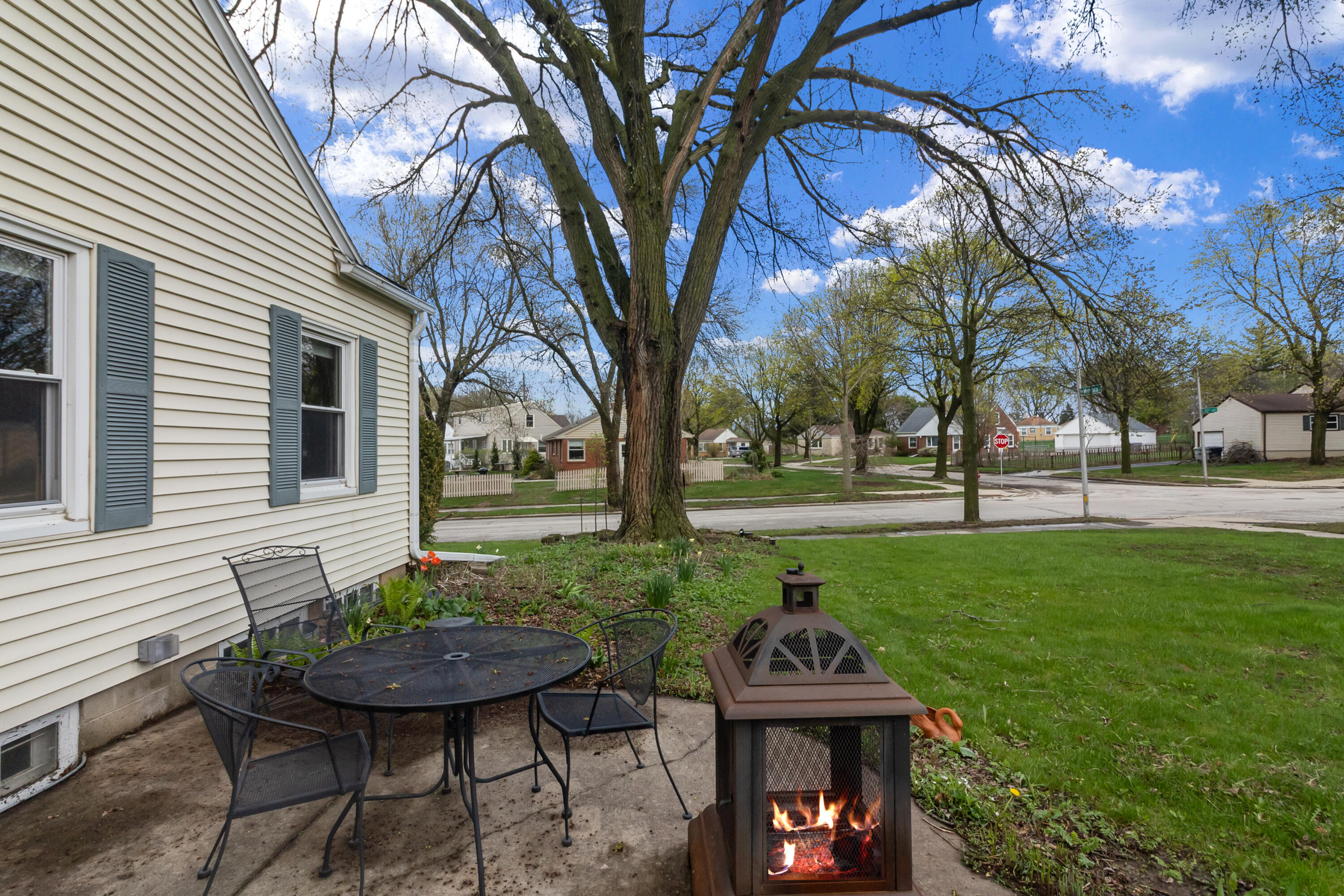 2795 South 53rd Street Milwaukee, WI 53219 - Photo 24 of 30 side yard/patio