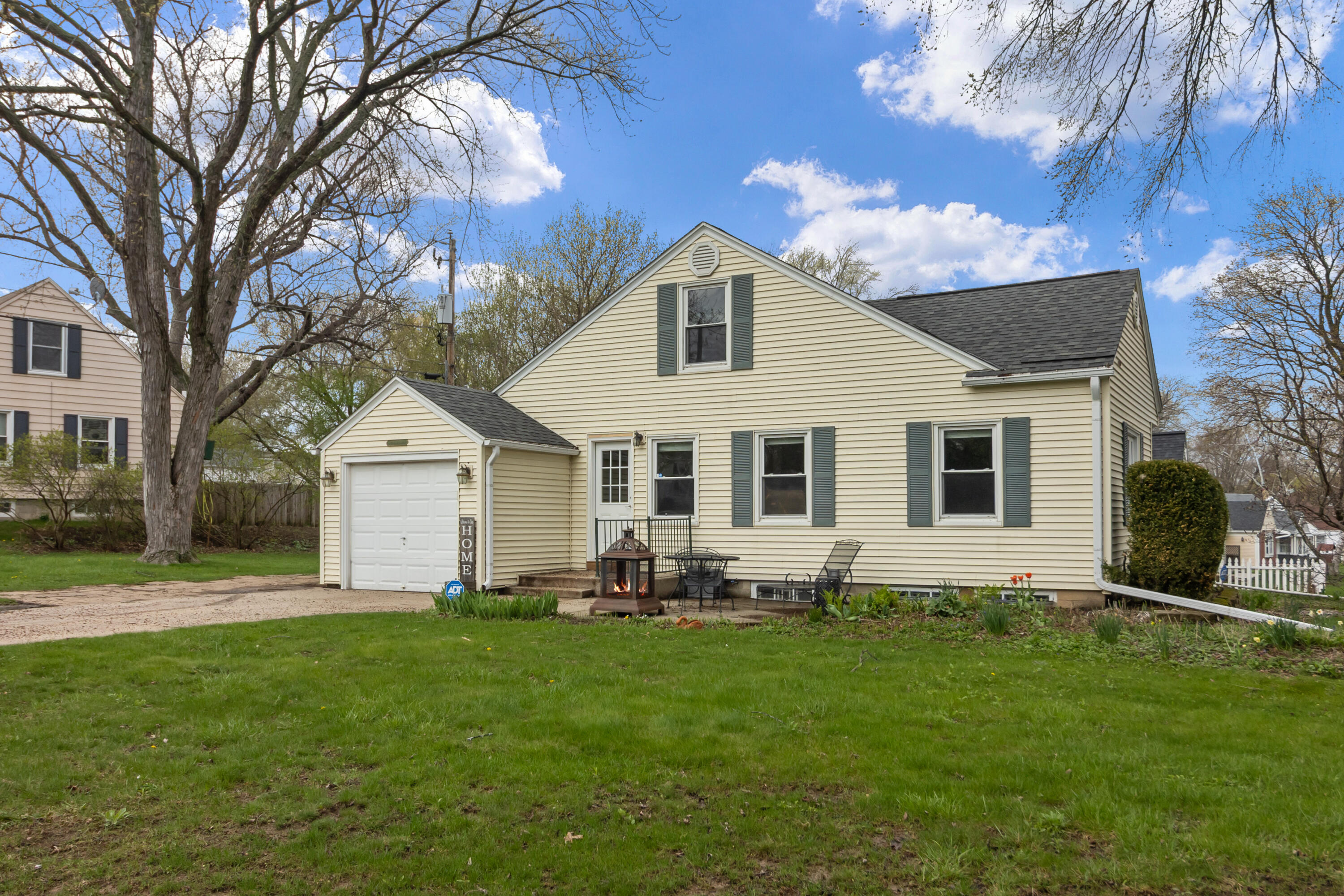 2795 South 53rd Street Milwaukee, WI 53219 - Photo 2 of 30 3__2795 53rd st Milwaukee