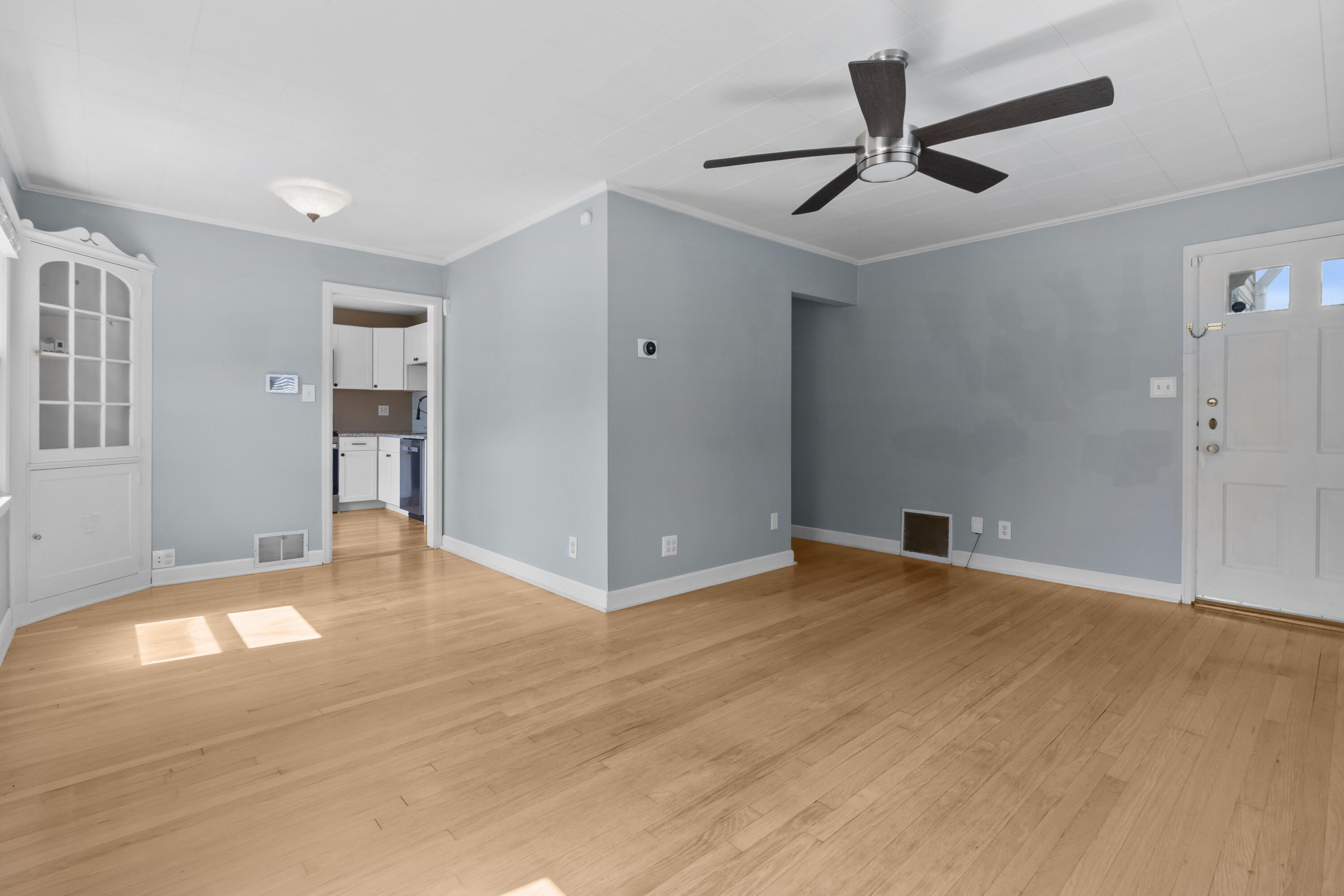 2795 South 53rd Street Milwaukee, WI 53219 - Photo 5 of 30 Living room w/ dining