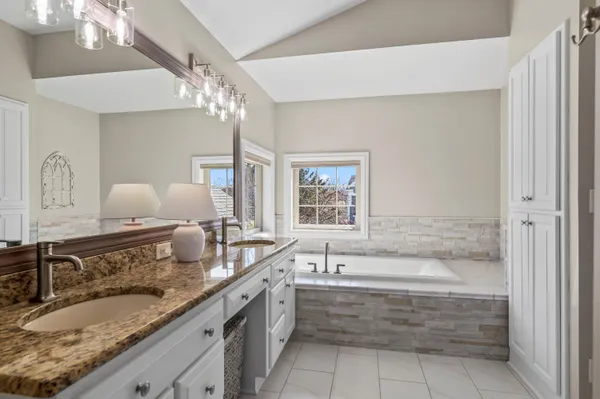 $989,000 | W292N3296 Summerhill Road, Delafield, WI 53072