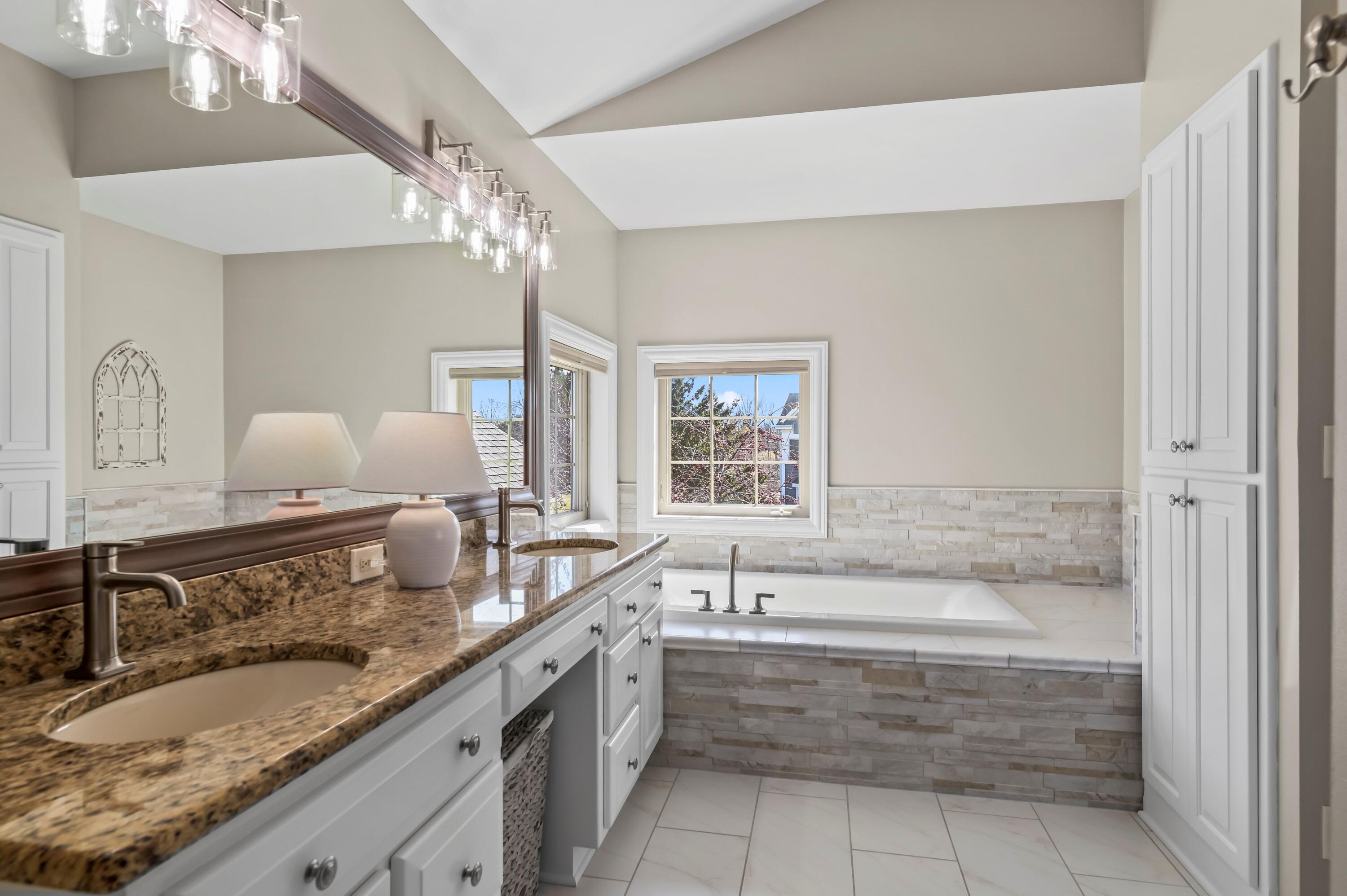 W292N3296 Summerhill Road Delafield, WI 53072 - Photo 31 of 95 DSC_2213