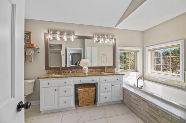 $989,000 | W292N3296 Summerhill Road, Delafield, WI 53072