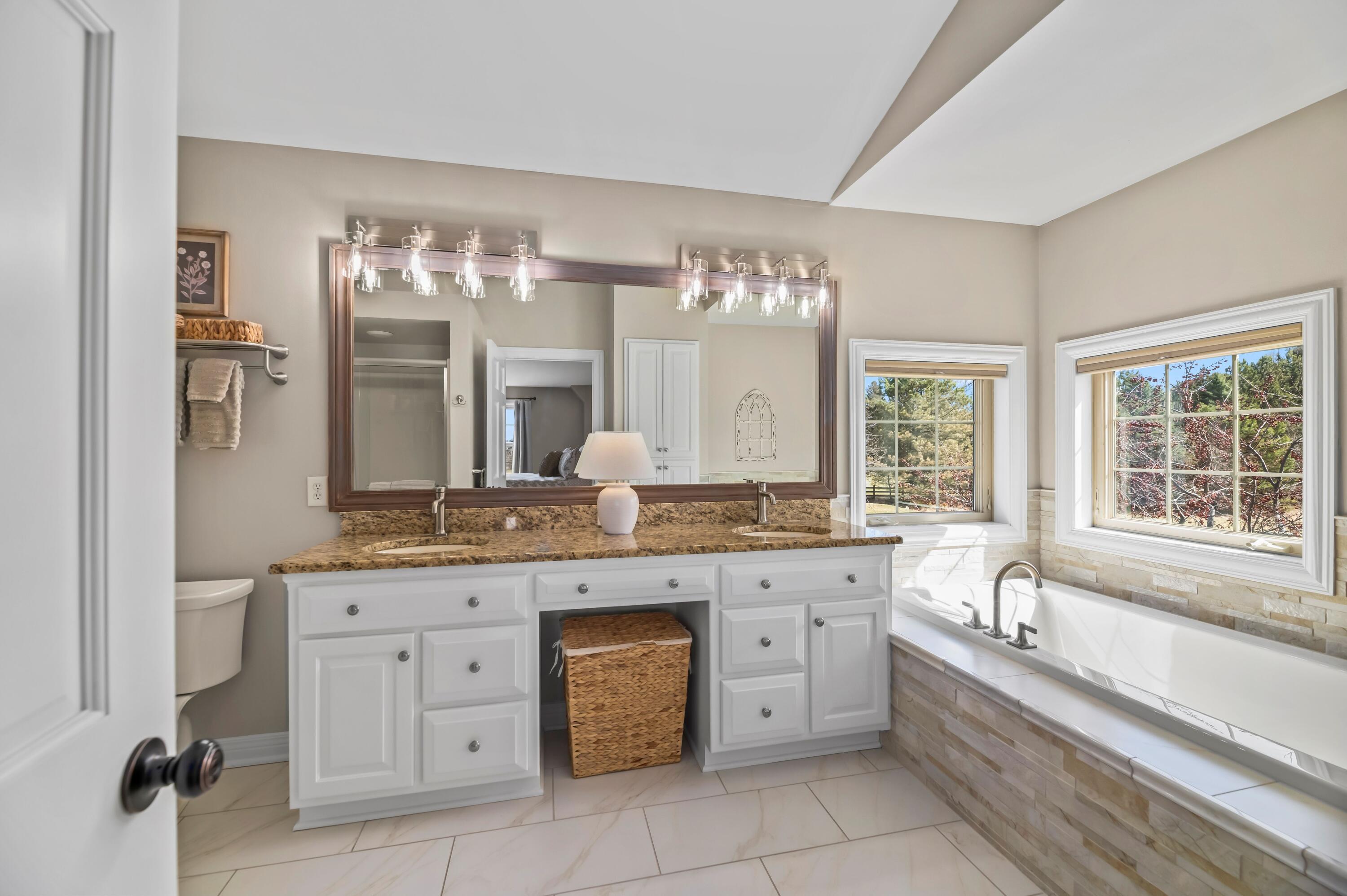 W292N3296 Summerhill Road Delafield, WI 53072 - Photo 32 of 95 DSC_2202