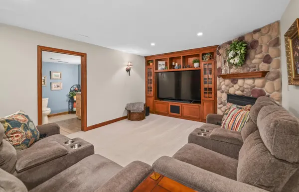 $989,000 | W292N3296 Summerhill Road, Delafield, WI 53072