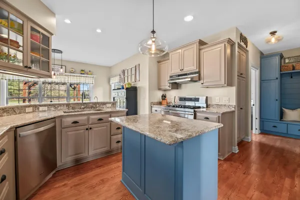 $989,000 | W292N3296 Summerhill Road, Delafield, WI 53072