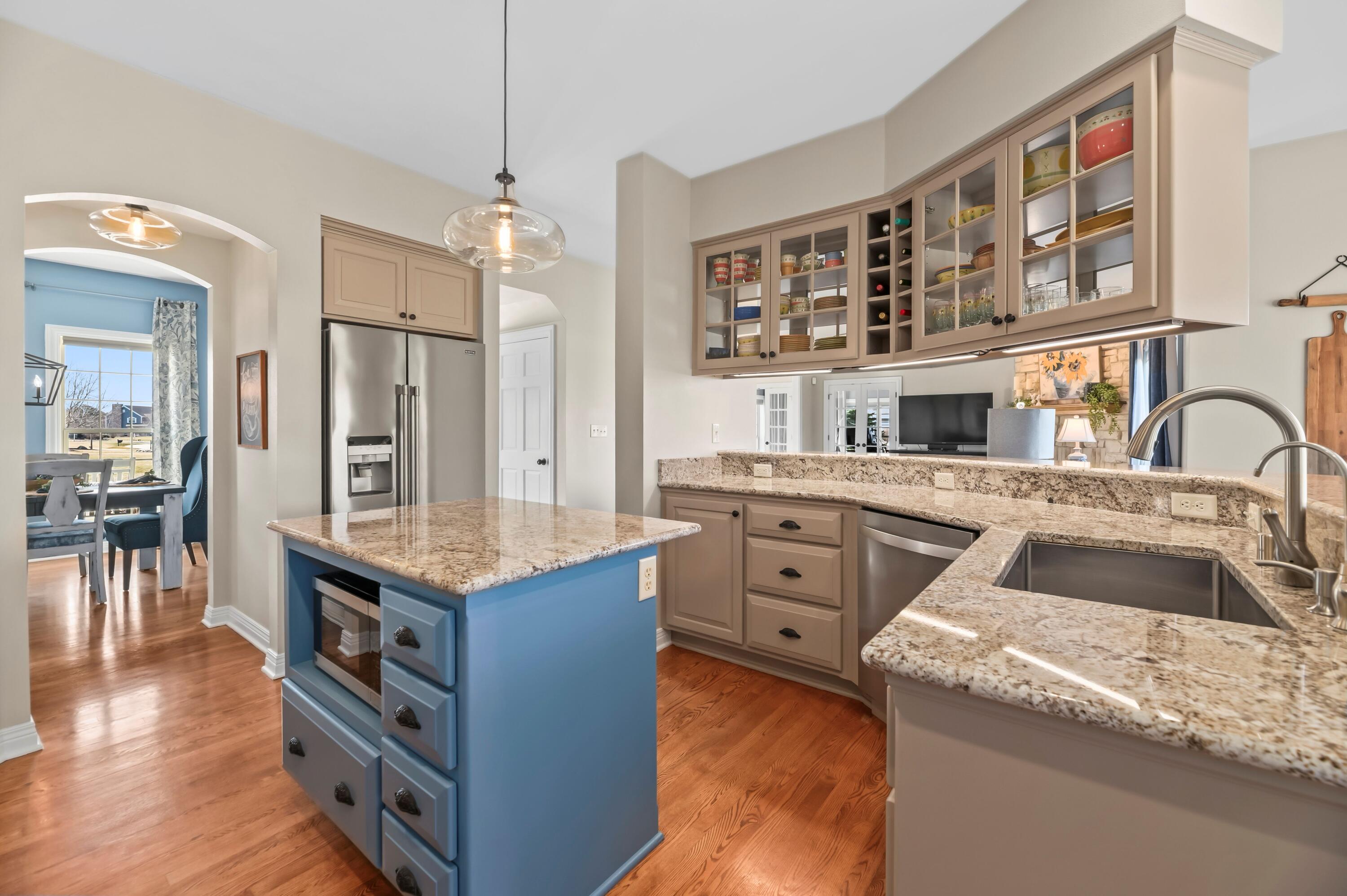 W292N3296 Summerhill Road Delafield, WI 53072 - Photo 10 of 95 DSC_2417