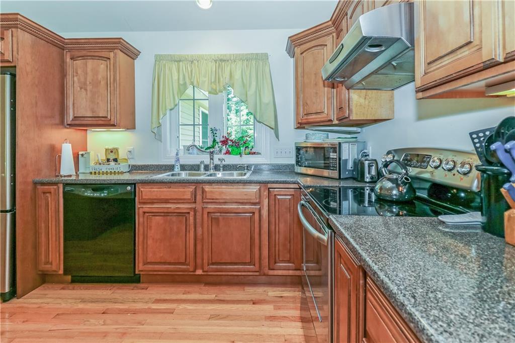 32 Deerfield Road North Berwick, ME 03906 - Photo 3 of 30 Large Open Kitchen