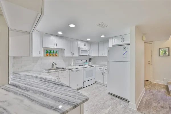 $211,000 | 1028 Apollo Beach Boulevard, Unit 8, Apollo Beach, FL 33572