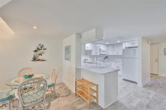 $212,000 | 1028 Apollo Beach Boulevard, Unit 8, Apollo Beach, FL 33572