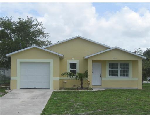 5224 Southeast Primrose Way Stuart, FL 34997 - Photo 1 of 7 Gallery Image 1