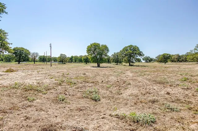a house view with a sink and yard