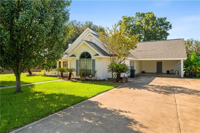 $225,000 | 484 Spring Bayou Road, Marksville, LA 71351