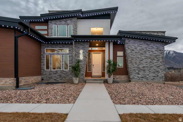 262 North Santa Fe Drive Mapleton, UT 84664 - Photo 28 of 28 Property entrance featuring stone siding
