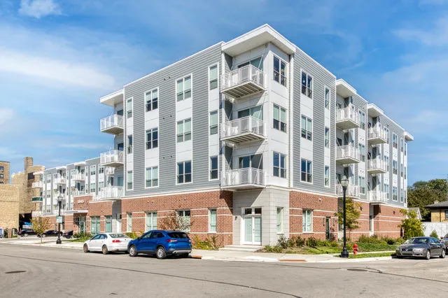 $1,553 | 5945 6th Avenue, Unit 212, Kenosha, WI 53140