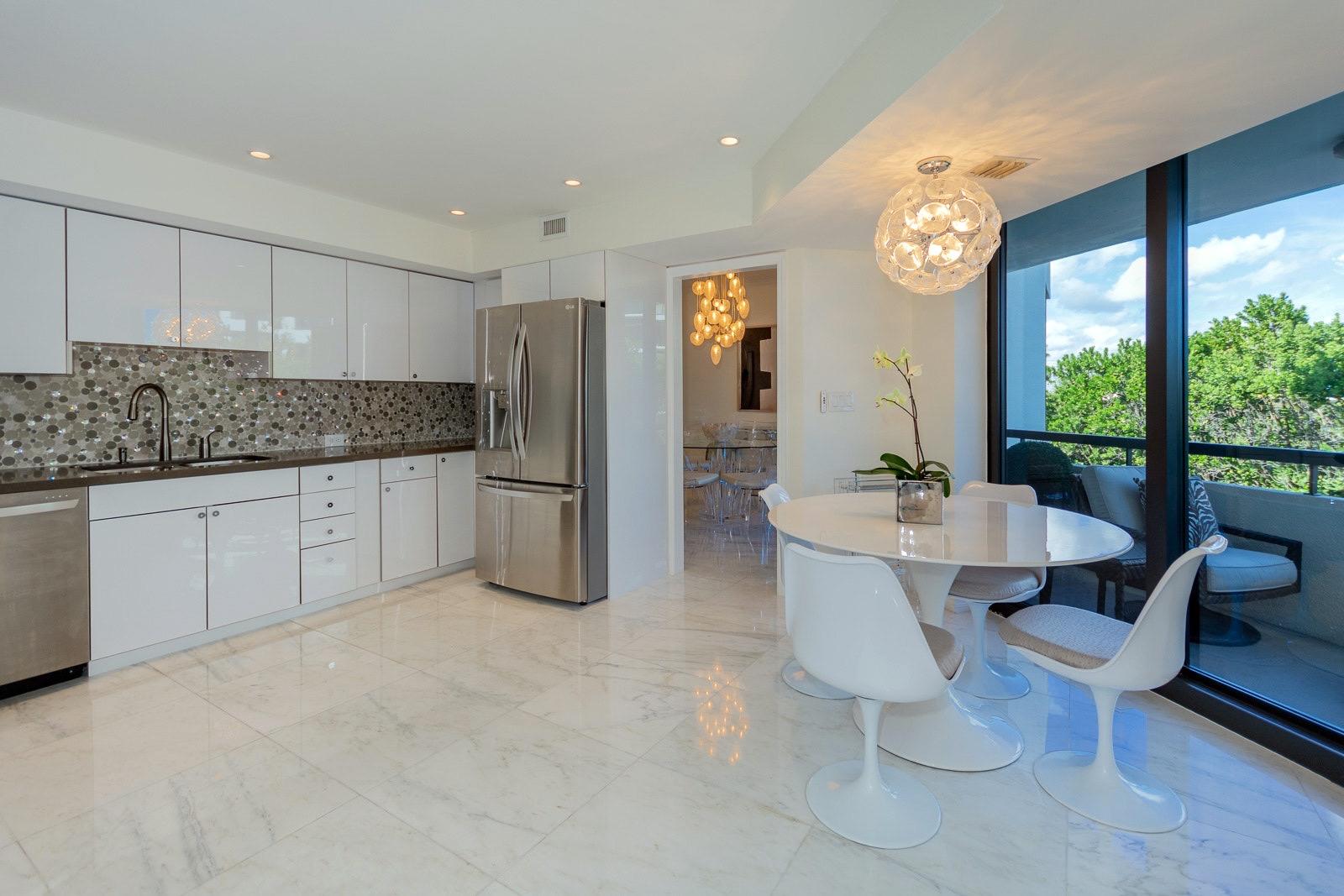 3120 South Ocean Boulevard, Unit 3202 Palm Beach, FL 33480 - Photo 13 of 46 EAT-IN KITCHEN