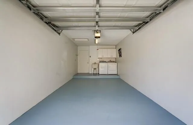a view of empty room with a ceiling fan