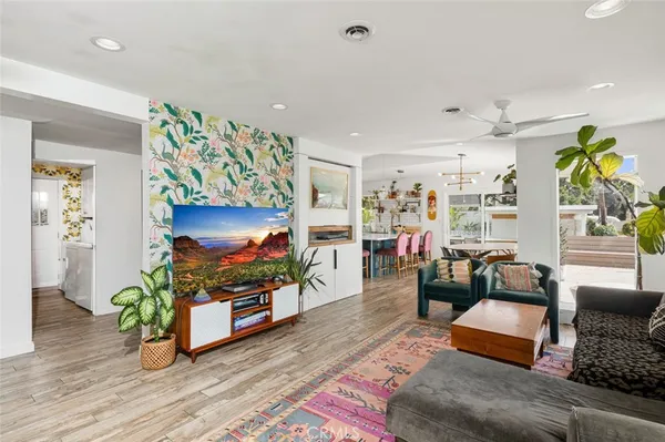 $2,345,000 | 131 West Avenida Cordoba, San Clemente, CA 92672