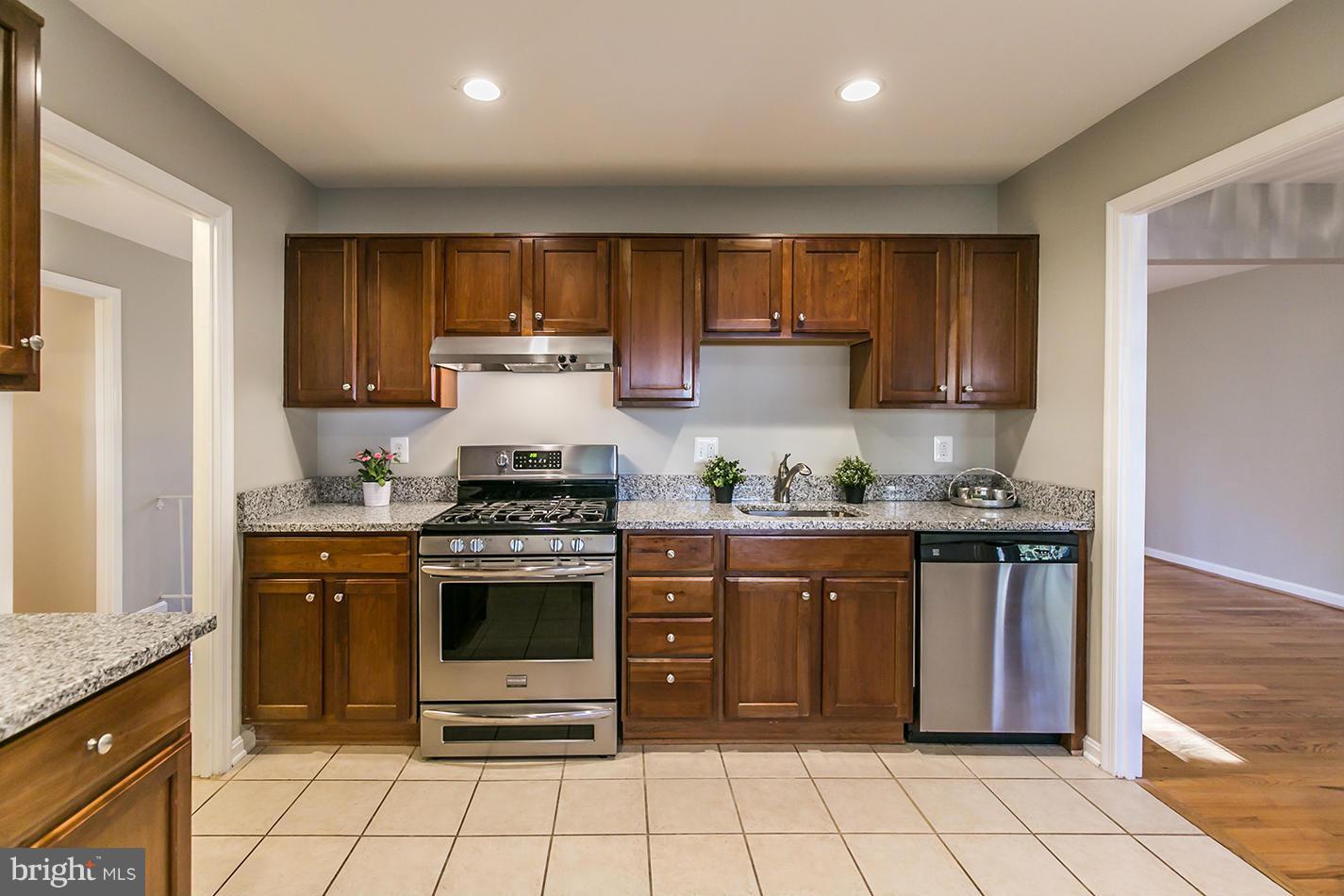 11523 Running Cedar Road Reston, VA 20191 - Photo 2 of 15 Kitchen