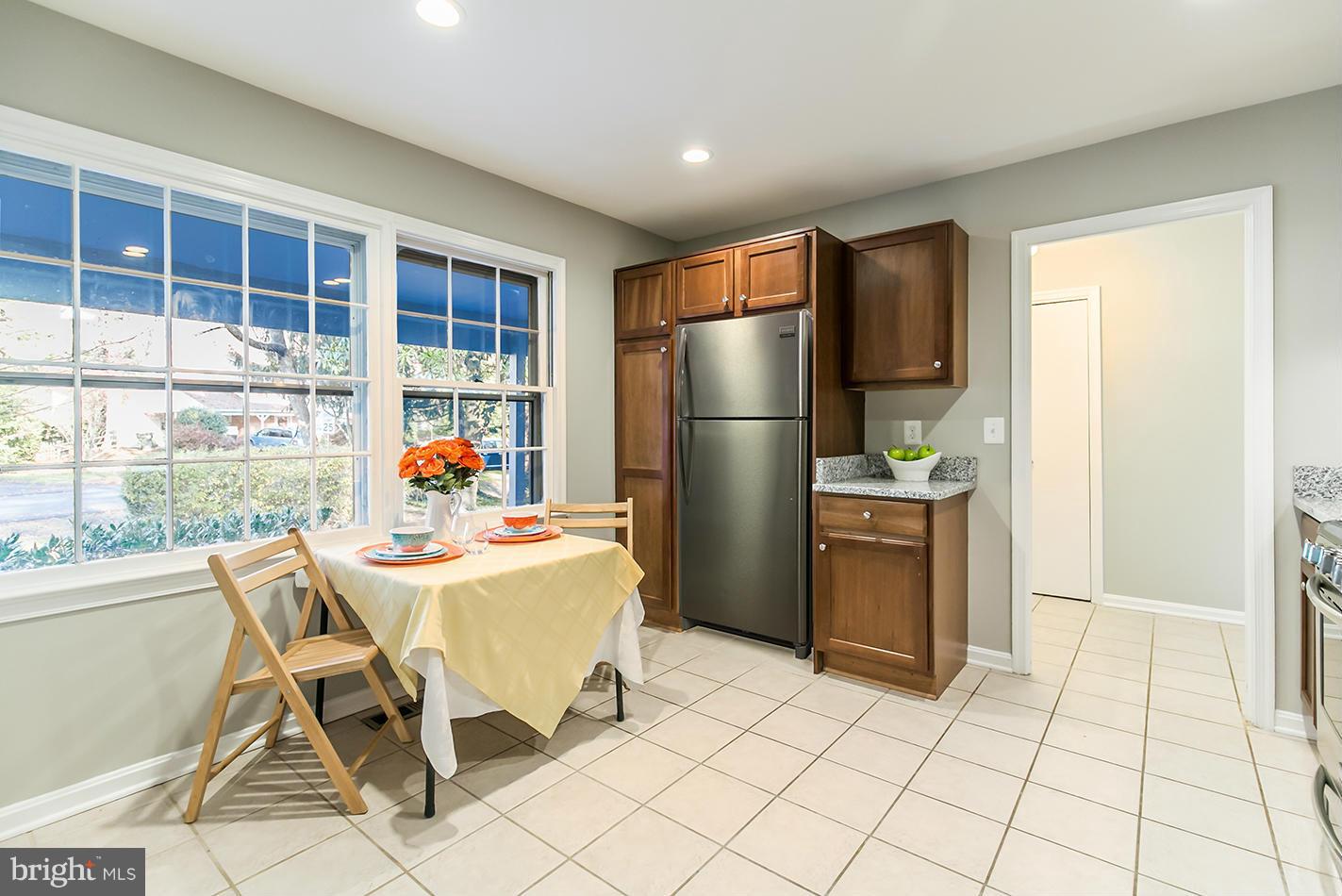 11523 Running Cedar Road Reston, VA 20191 - Photo 6 of 15 Kitchen