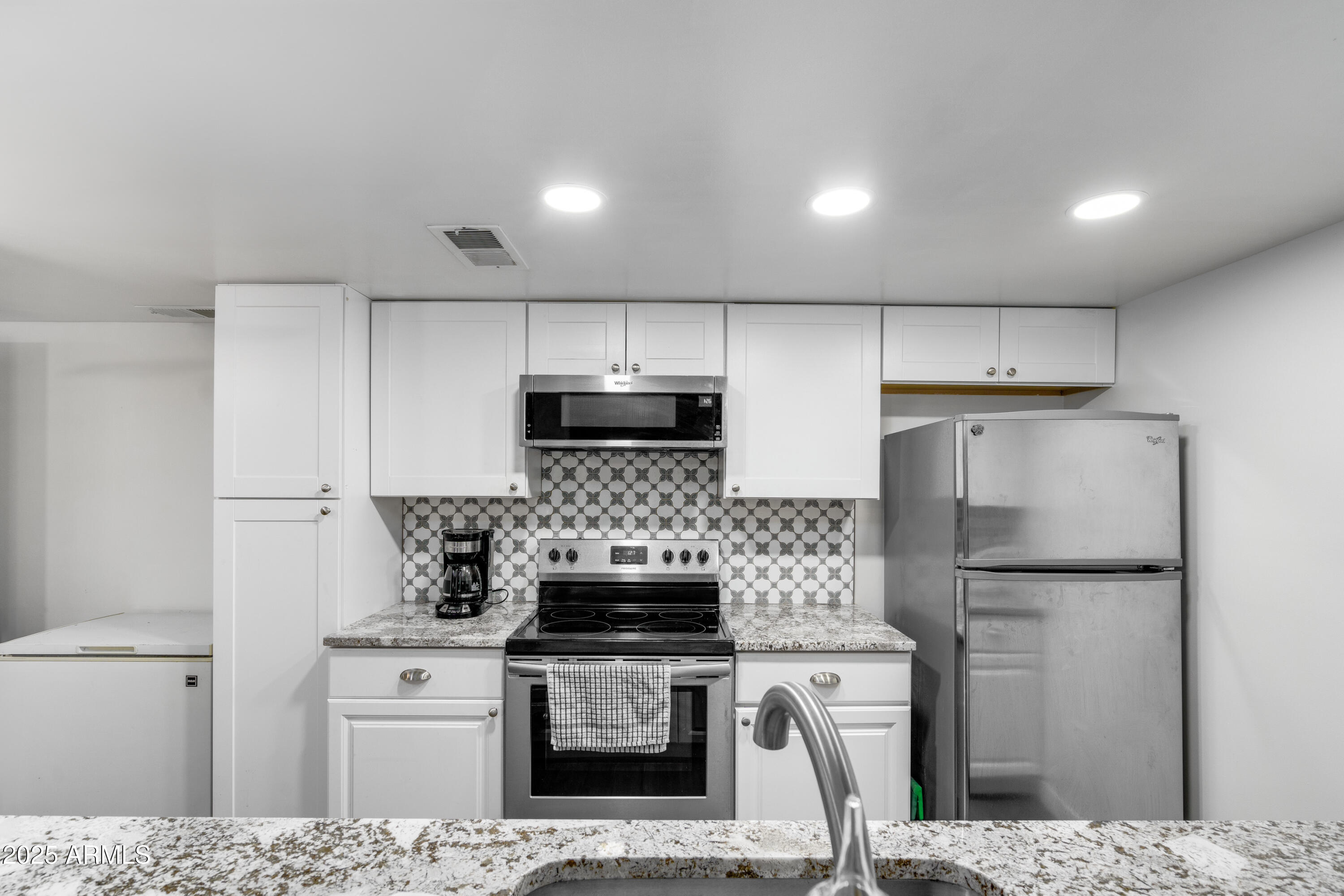 1032 East Redfield Road Tempe, AZ 85283 - Photo 3 of 15 1032 E Redfield Dr.