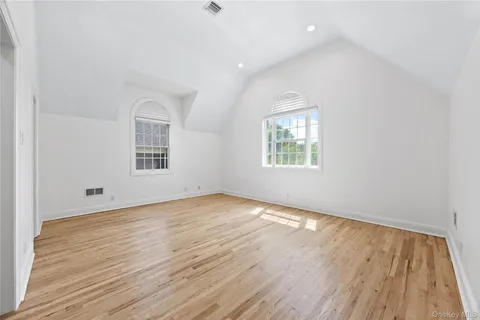 $2,198,000 | 11 Belvedere Court, Manhasset, NY 11030